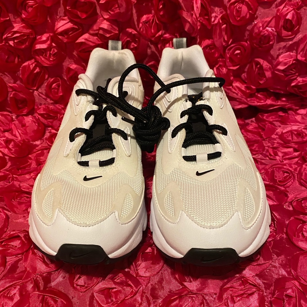 Nike Women's Air Max 200 - Picture 4 of 8